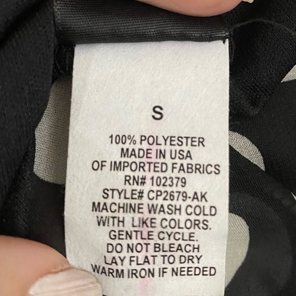 Black & white polka dot crop top. - Picture 6 of 6